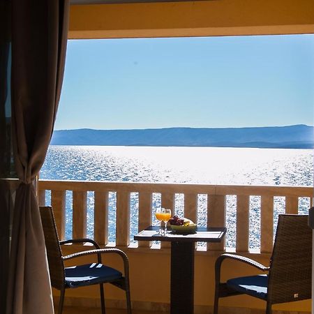 Hotel Villa Dzamonja Бол Екстериор снимка