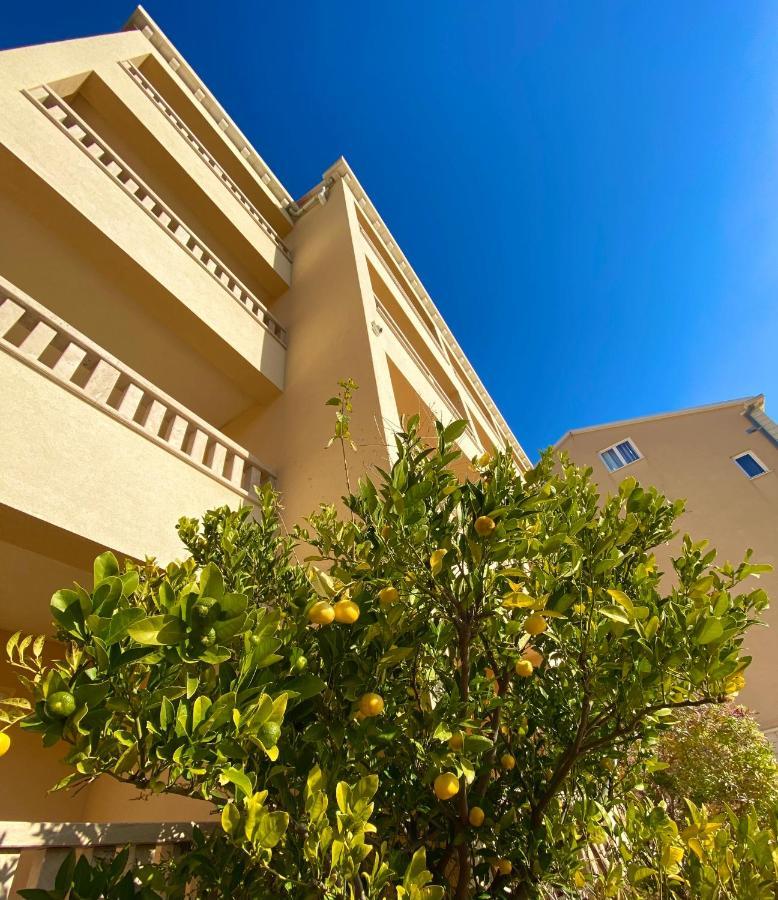 Hotel Villa Dzamonja Бол Екстериор снимка