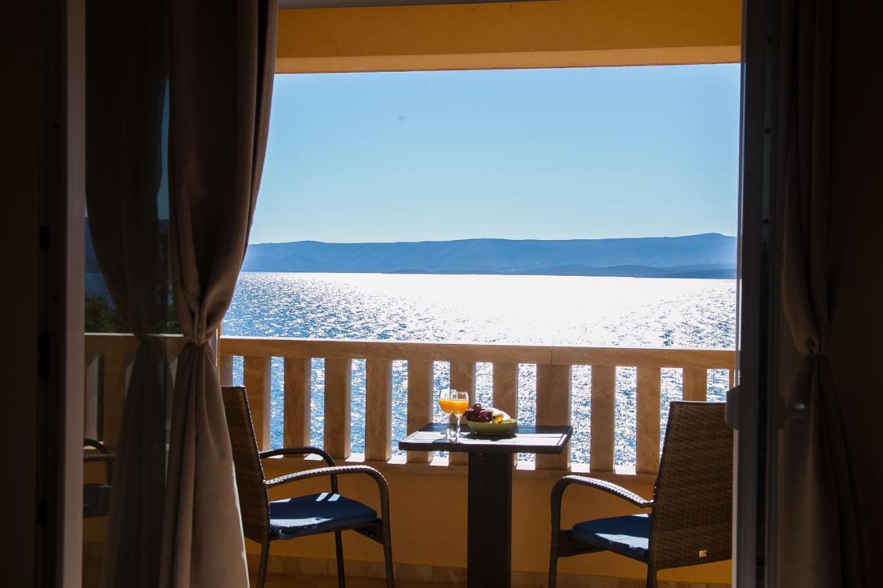 Hotel Villa Dzamonja Бол Екстериор снимка