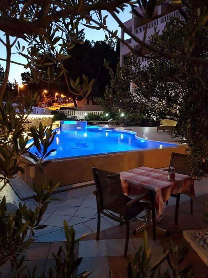 Hotel Villa Dzamonja Бол Екстериор снимка