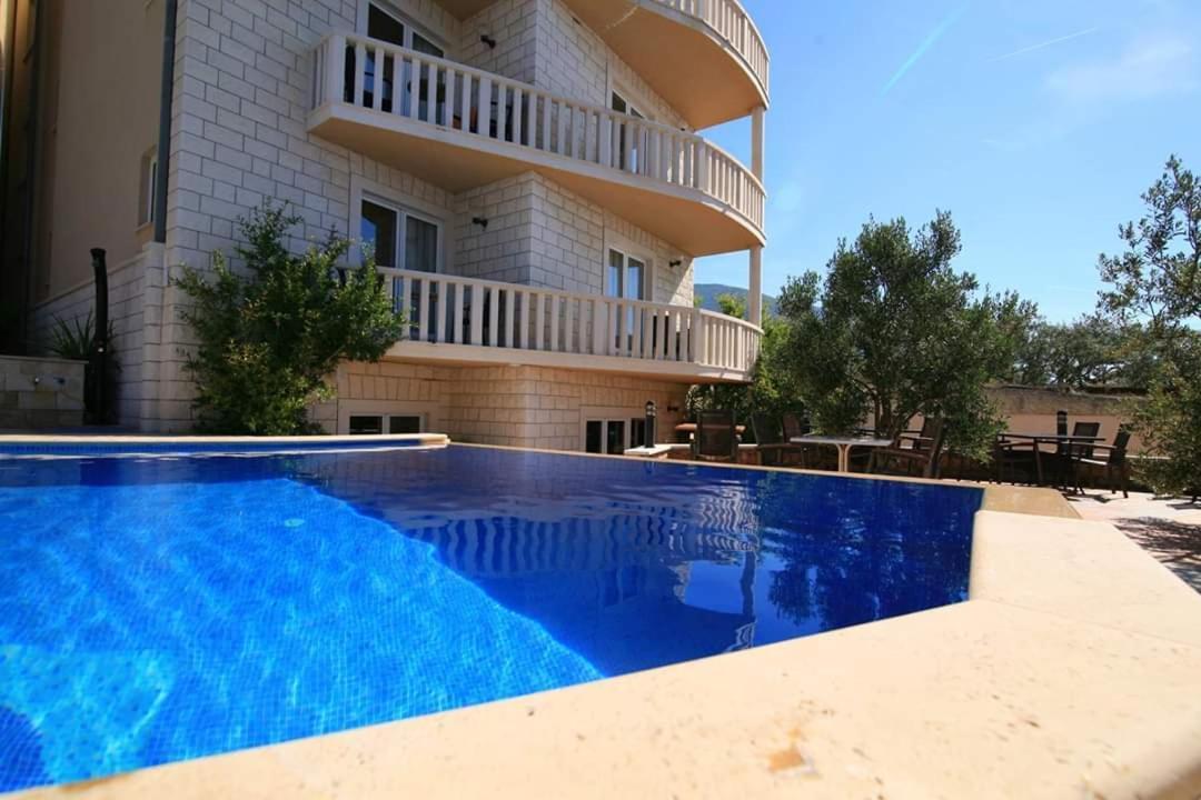 Hotel Villa Dzamonja Бол Екстериор снимка